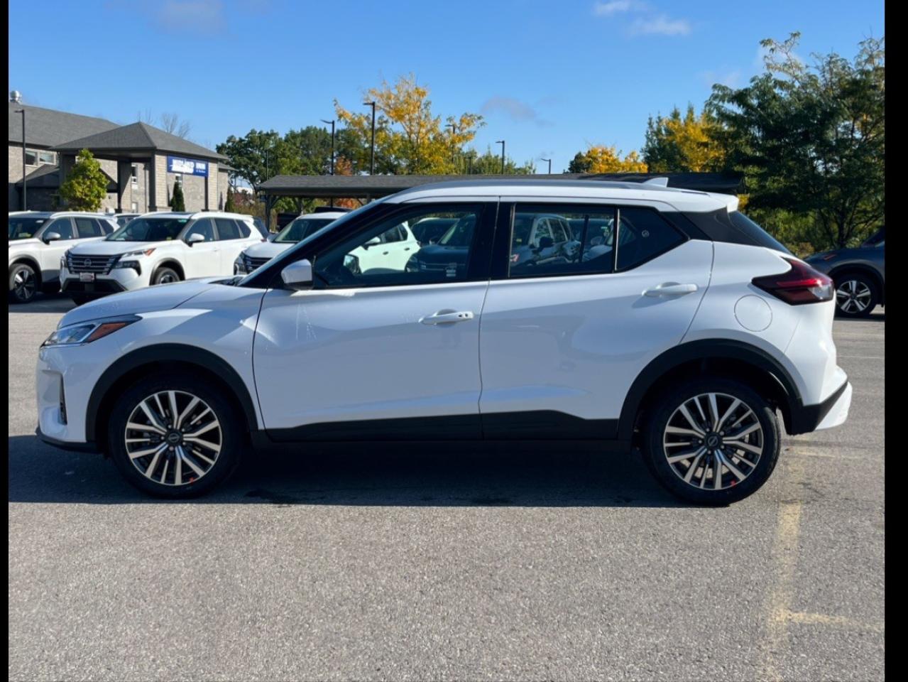2025 Nissan Kicks Play SV FWD Photo