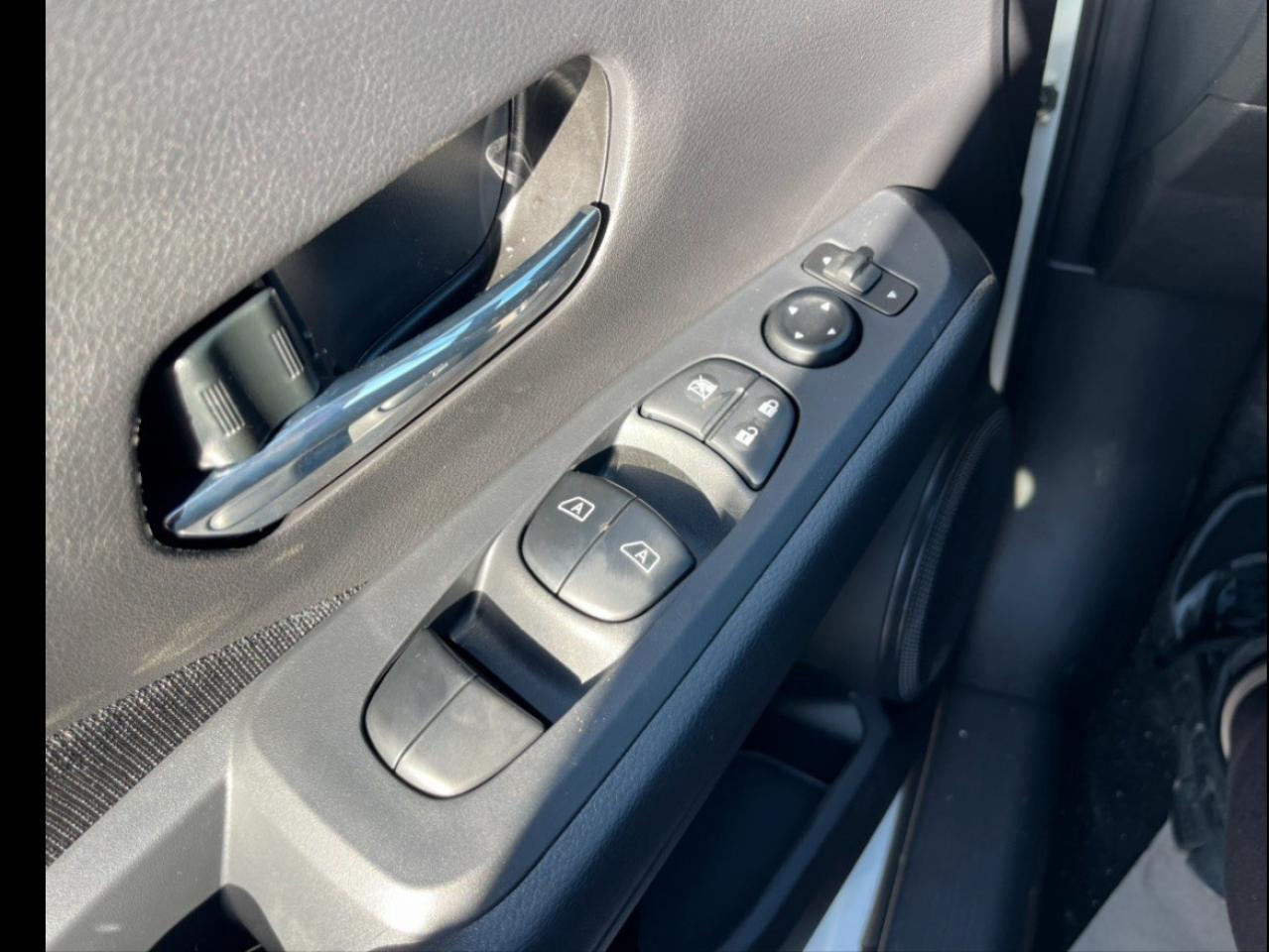 2025 Nissan Kicks Play SV FWD Photo