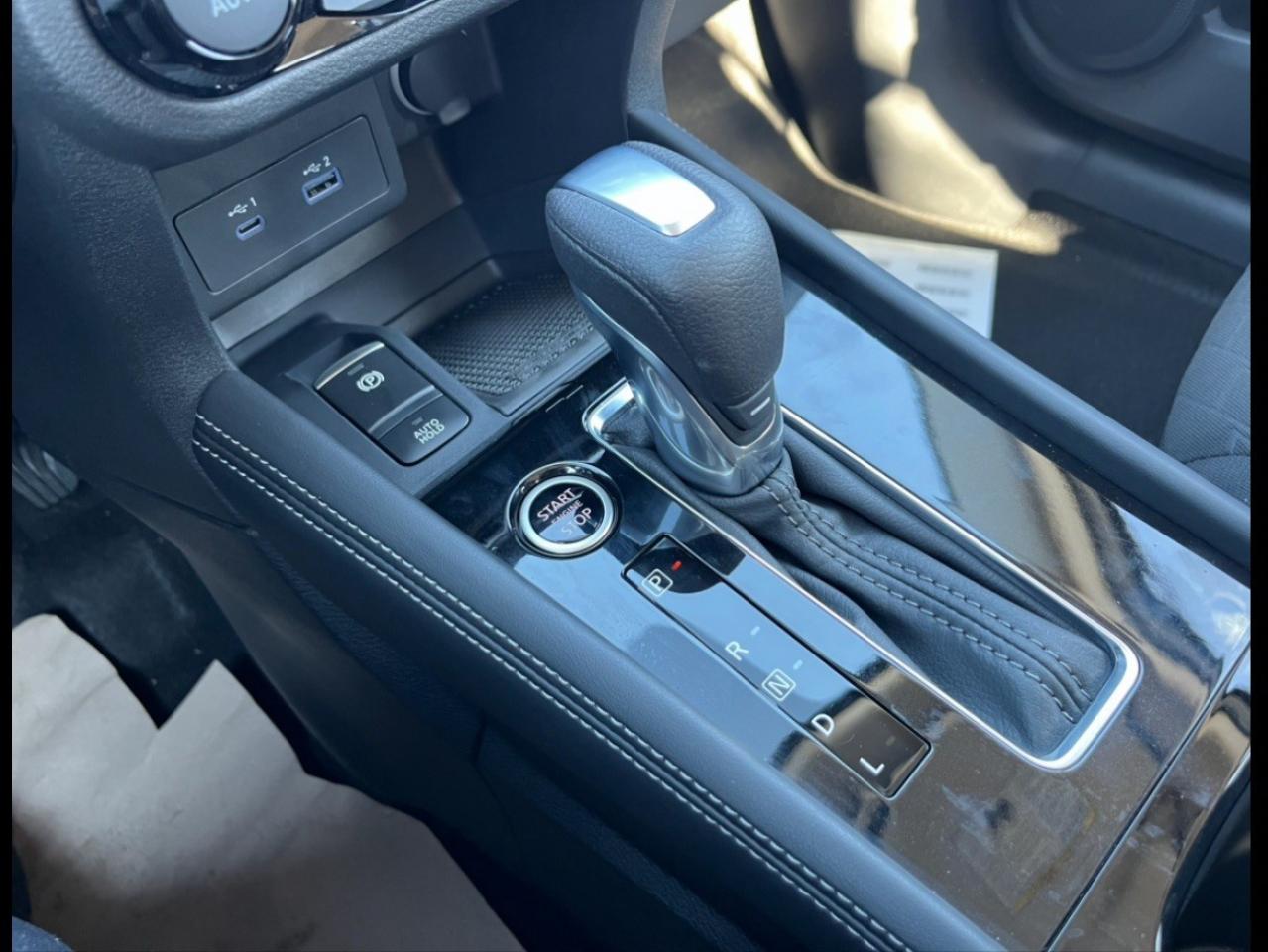 2025 Nissan Kicks Play SV FWD Photo