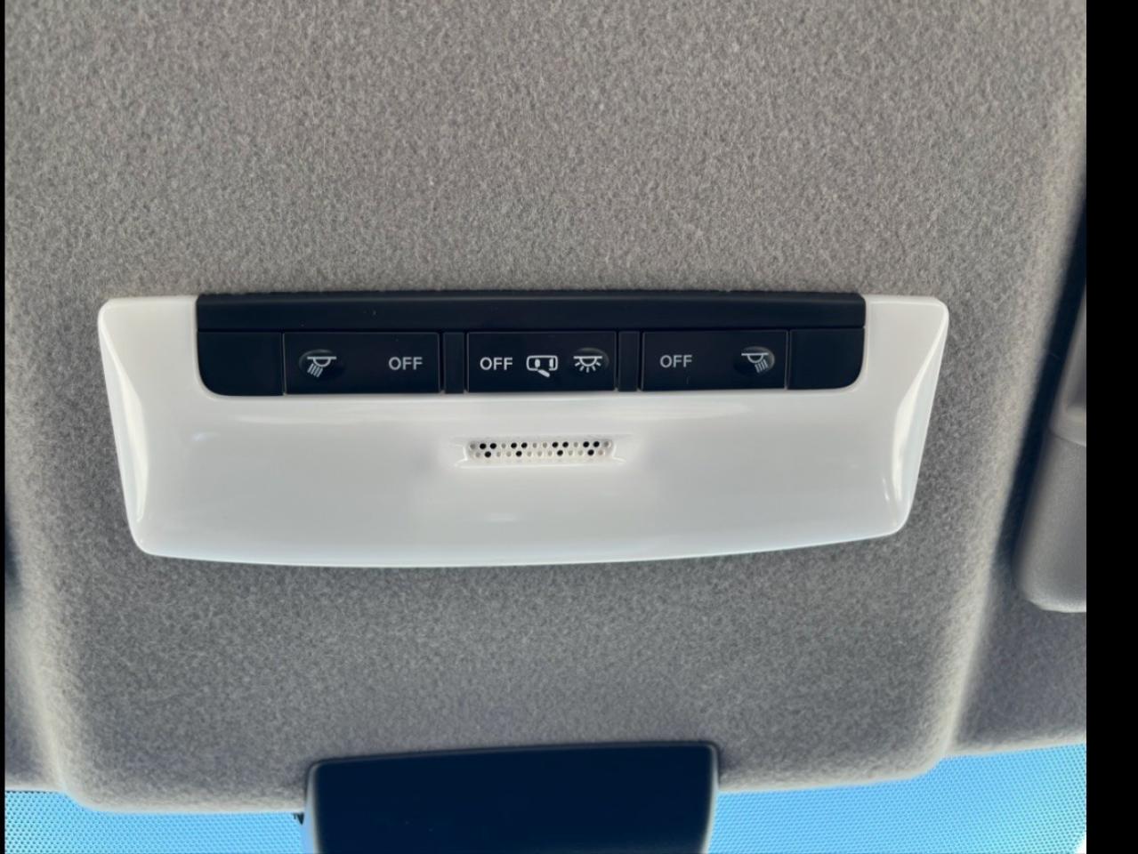 2025 Nissan Kicks Play SV FWD Photo