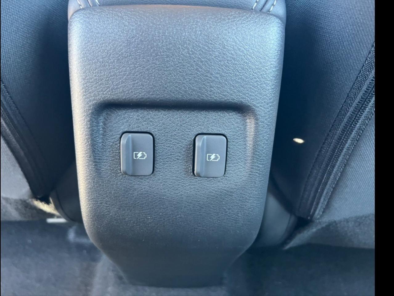 2025 Nissan Kicks Play SV FWD Photo