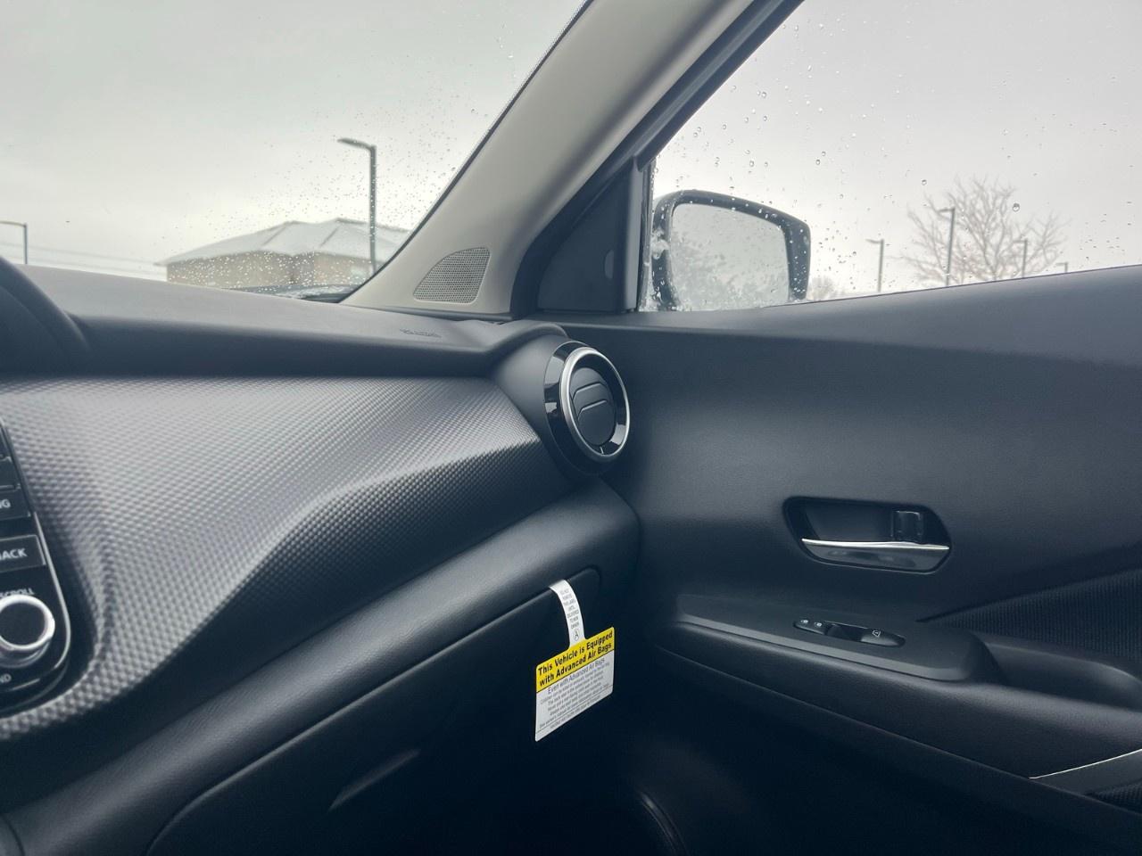 2025 Nissan Kicks Play SV FWD Photo