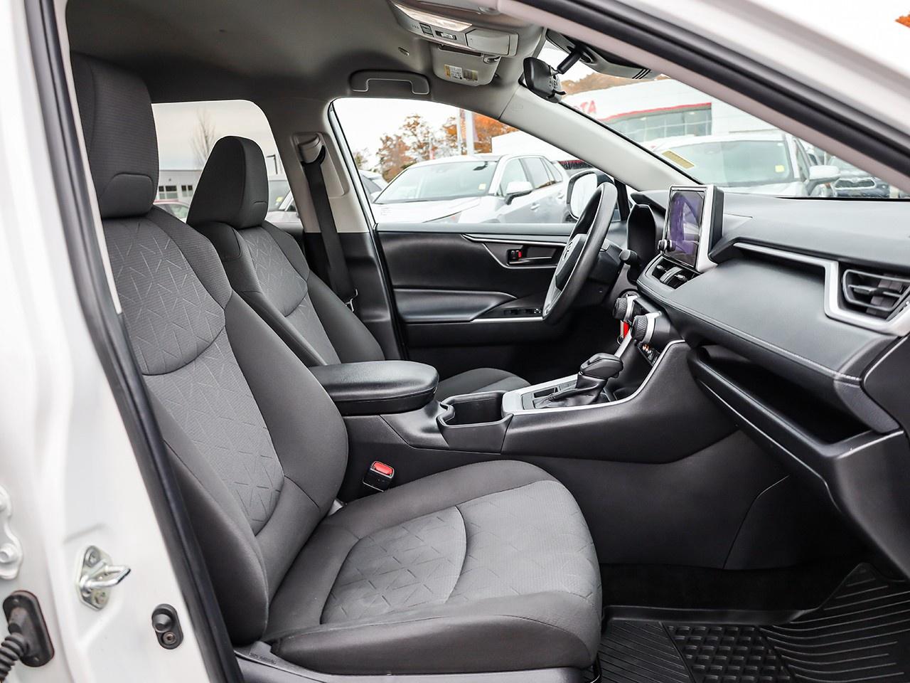 2024 Toyota RAV4 LE Photo