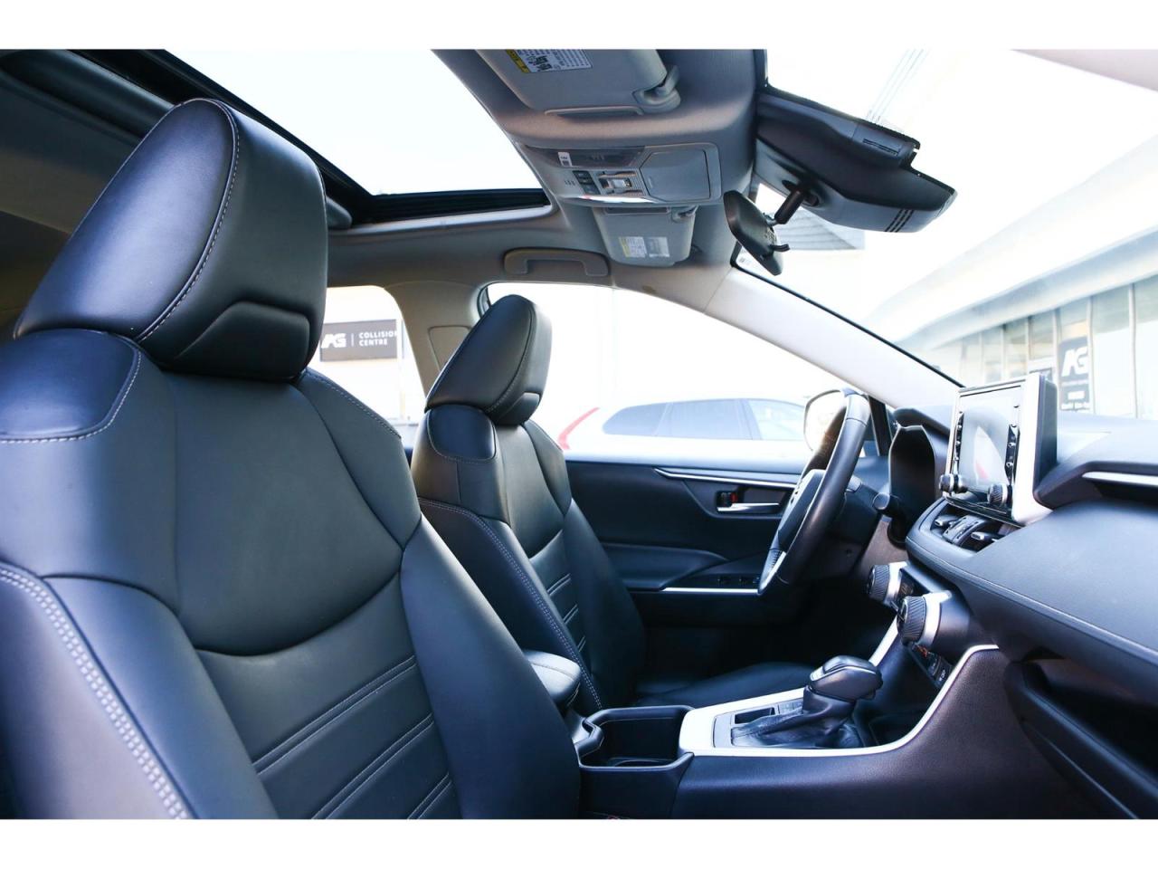 2022 Toyota RAV4 XLE AWD Premium | Leather | Navigation |19" Wheels | Collision Warning Photo