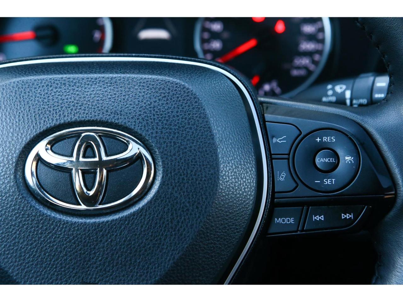 2022 Toyota RAV4 XLE AWD Premium | Leather | Navigation |19" Wheels | Collision Warning Photo