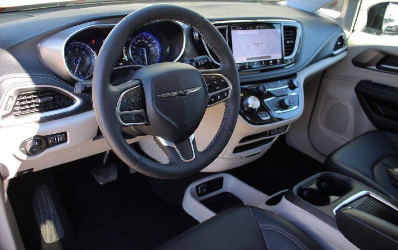 2024 Chrysler Pacifica Touring-L*Heated Leather*PWR Doors*CarPlay - Photo #9