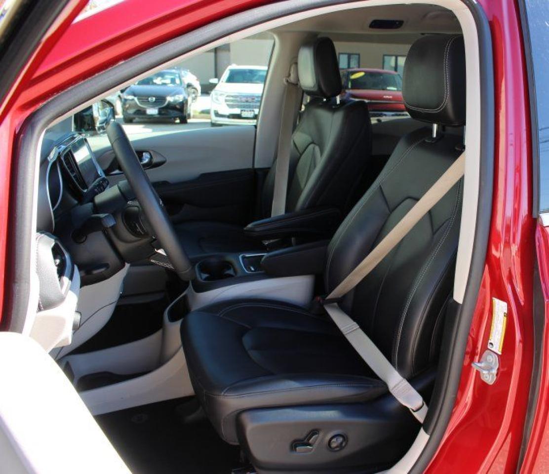 2024 Chrysler Pacifica Touring-L*Heated Leather*PWR Doors*CarPlay - Photo #13