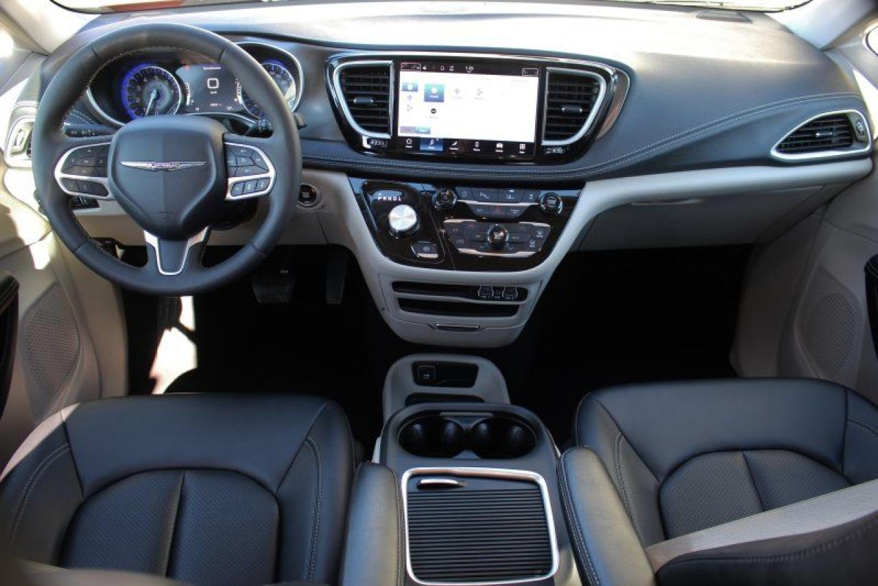 2024 Chrysler Pacifica Touring-L*Heated Leather*PWR Doors*CarPlay - Photo #10