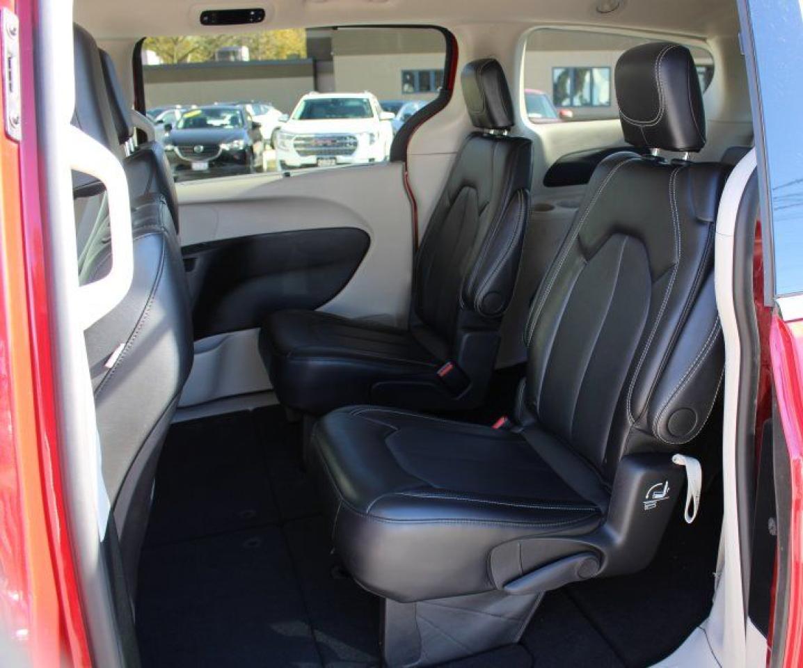 2024 Chrysler Pacifica Touring-L*Heated Leather*PWR Doors*CarPlay - Photo #15