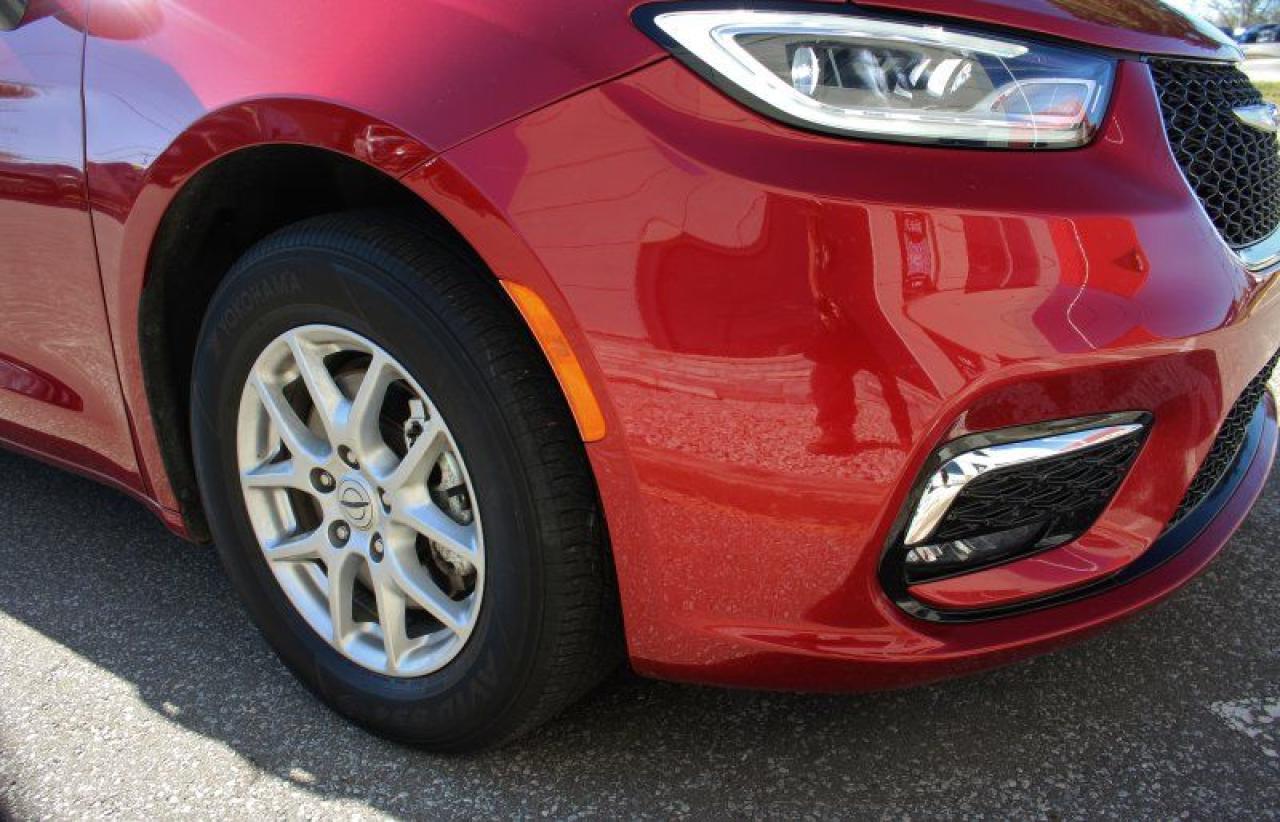 2024 Chrysler Pacifica Touring-L*Heated Leather*PWR Doors*CarPlay Photo3