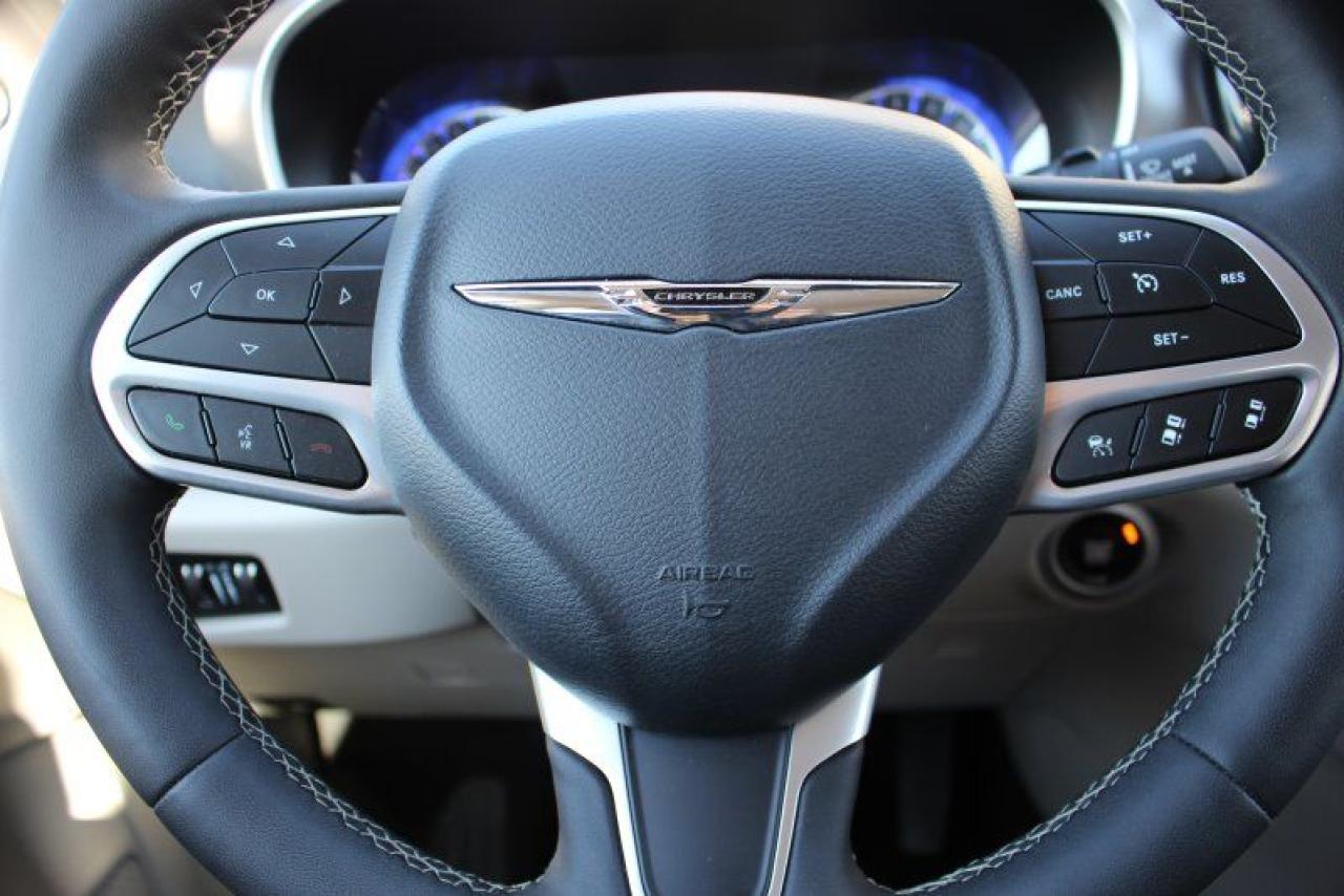 2024 Chrysler Pacifica Touring-L*Heated Leather*PWR Doors*CarPlay - Photo #20