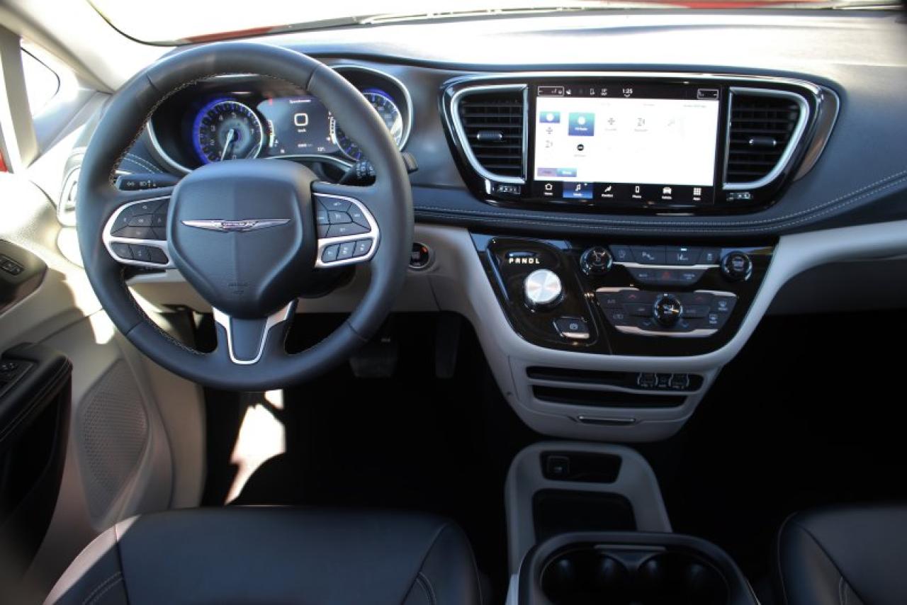 2024 Chrysler Pacifica Touring-L*Heated Leather*PWR Doors*CarPlay - Photo #21