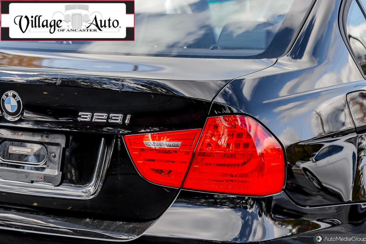 2011 BMW 3 Series 323i Photo4