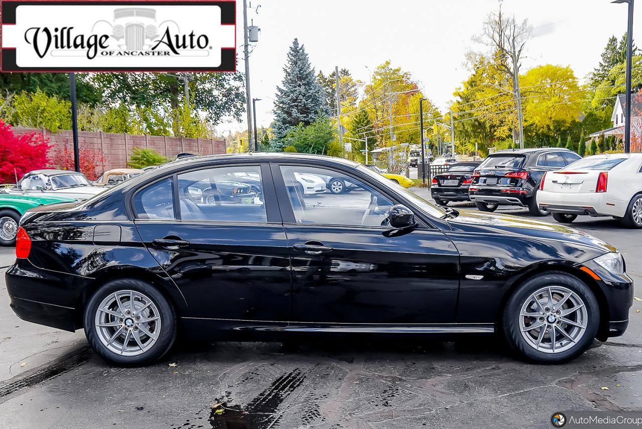 2011 BMW 3 Series 323i - Photo #3