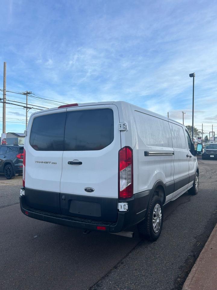 2022 Ford Transit T-250 Photo3