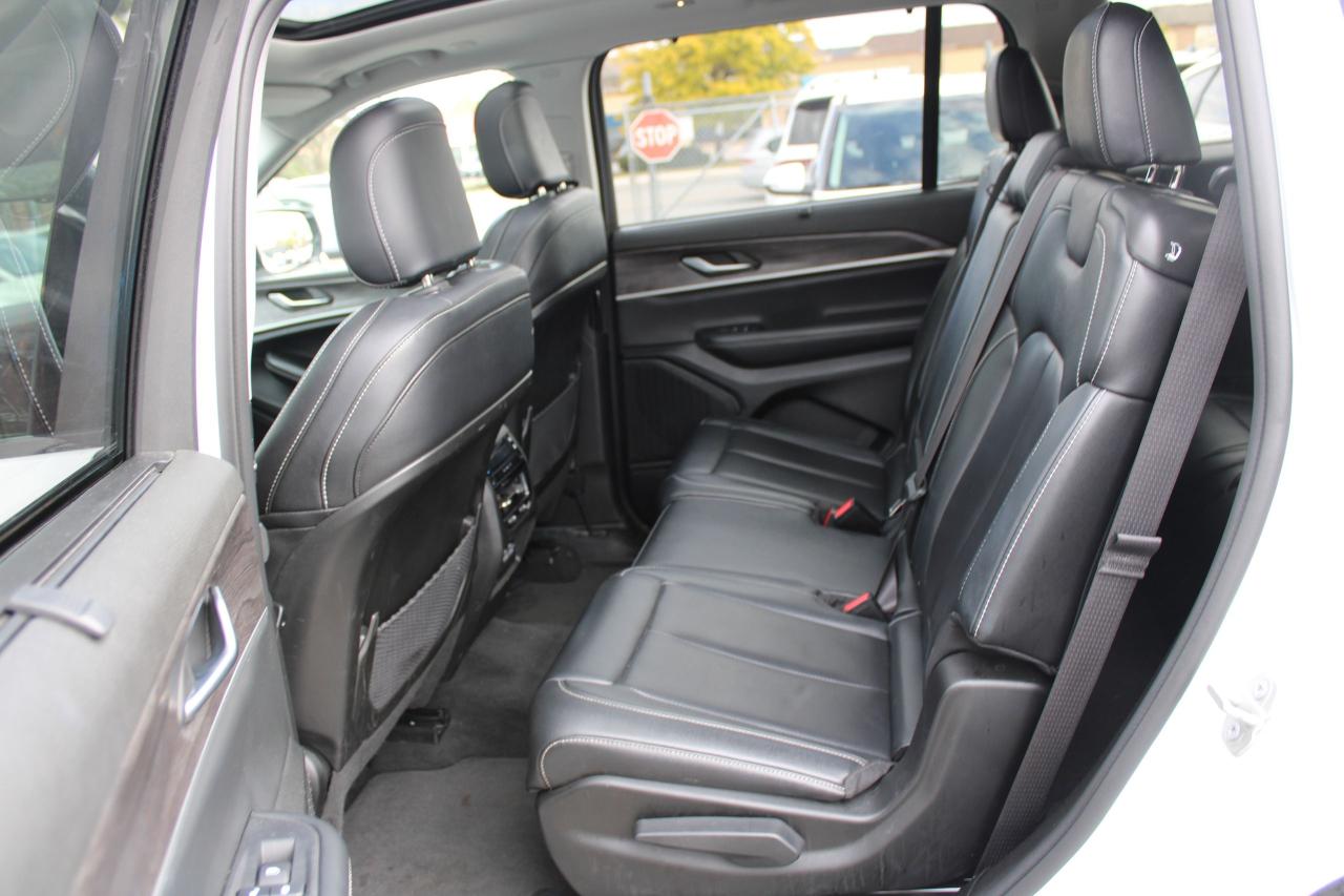 2023 Jeep Grand Cherokee LIMITED 4X4 - Photo #19