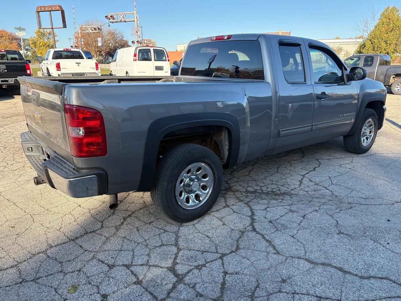 2009 Chevrolet Silverado 1500 LS Photo2