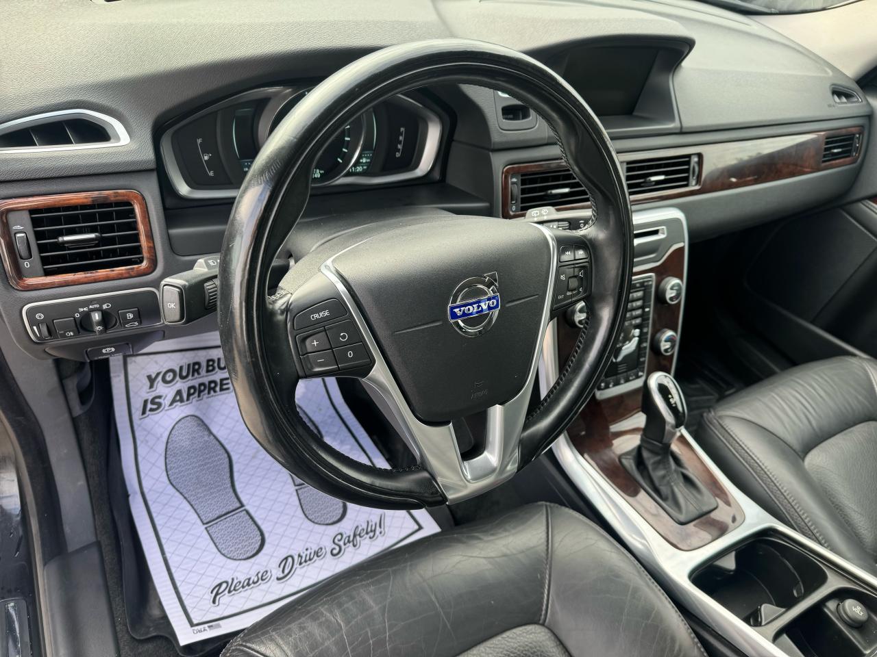 2015 Volvo XC70 T5 Drive-E Premier Plus Photo