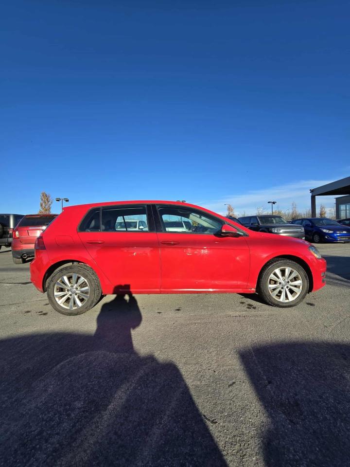 2016 Volkswagen Golf TRENDLINE - Photo #3