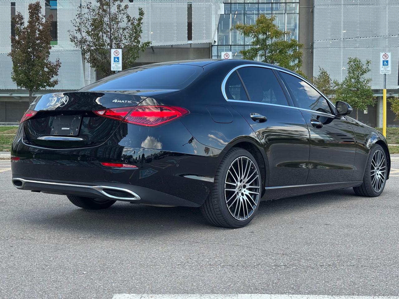 2022 Mercedes-Benz C-Class C 300 4MATIC Sedan | NO ACCIDENT | CLEAN CARFAX | - Photo #4