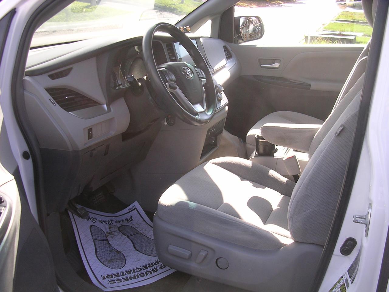 2015 Toyota Sienna 5DR LE 8-PASS FWD - Photo #5