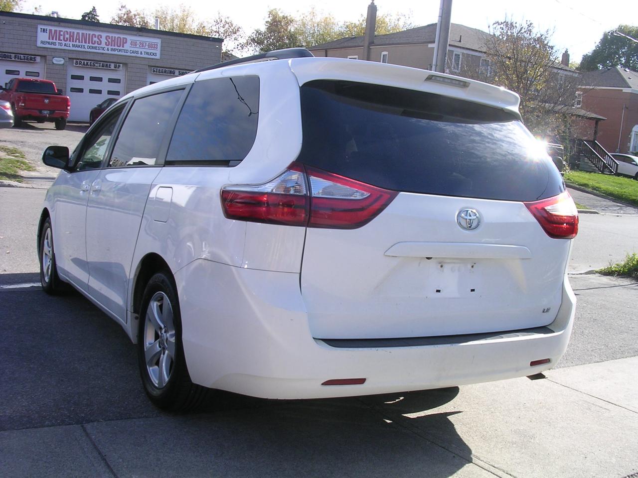 2015 Toyota Sienna 5DR LE 8-PASS FWD - Photo #4