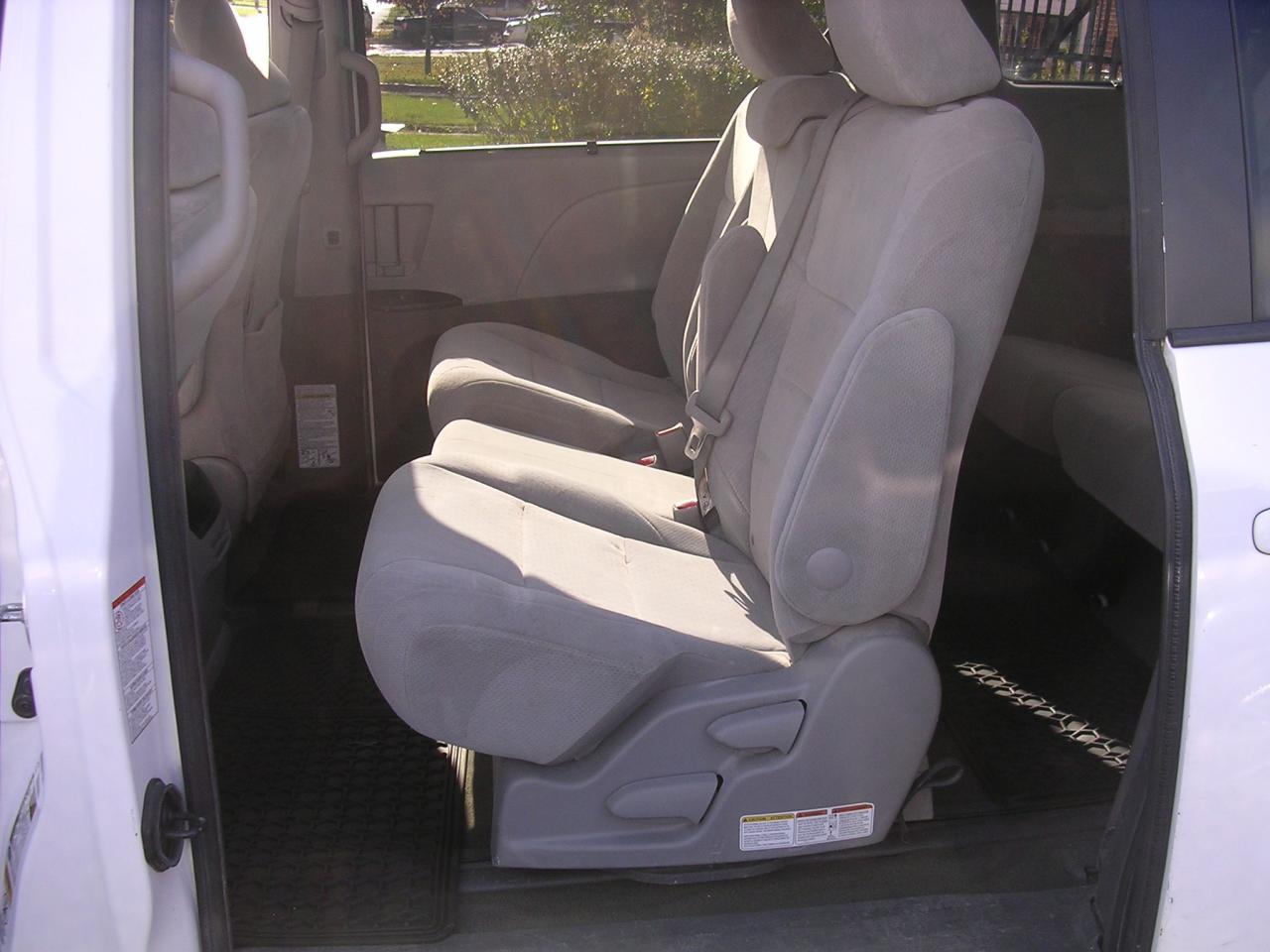 2015 Toyota Sienna 5DR LE 8-PASS FWD - Photo #6