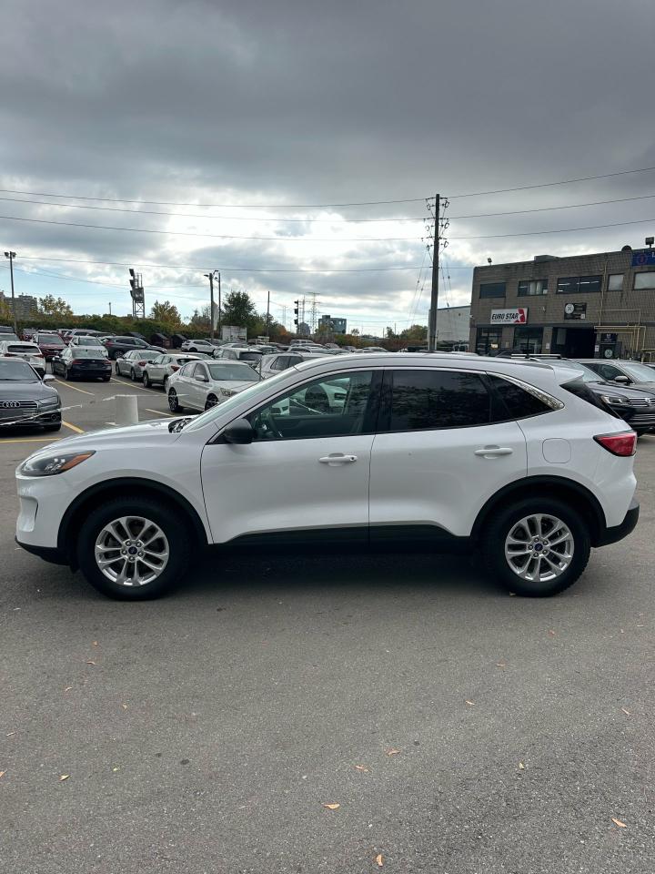 2022 Ford Escape SE - Photo #4