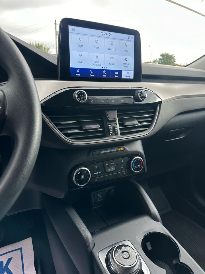 2022 Ford Escape SE Photo