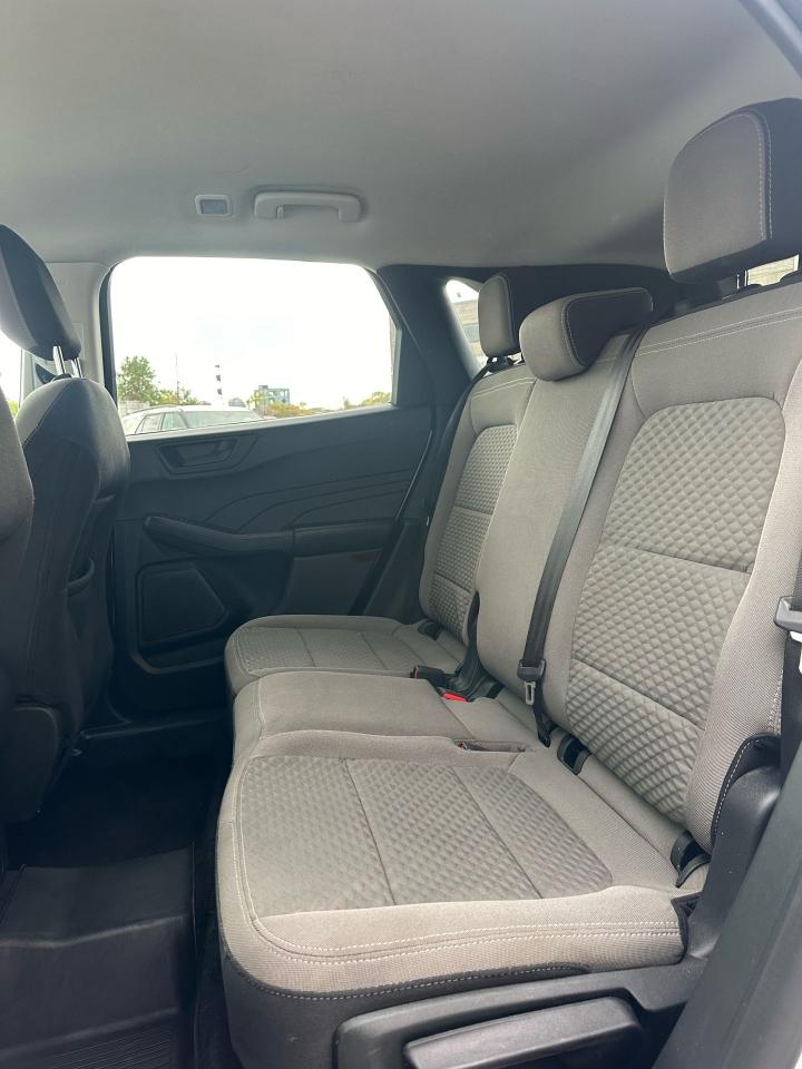 2022 Ford Escape SE - Photo #10