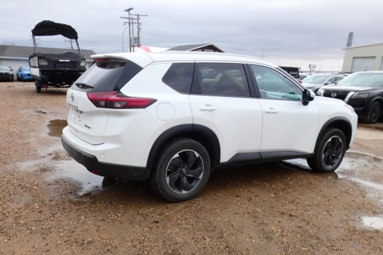 2024 Nissan Rogue SV AWD w/Htd cloth, moonroof, BUC - Photo #6