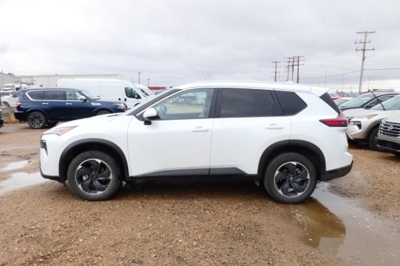 2024 Nissan Rogue SV AWD w/Htd cloth, moonroof, BUC - Photo #1
