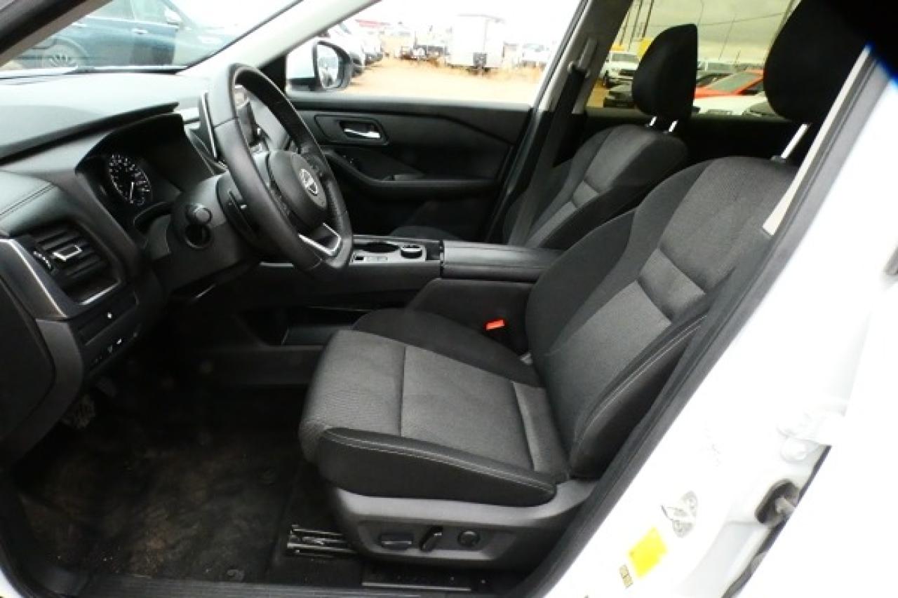 2024 Nissan Rogue SV AWD w/Htd cloth, moonroof, BUC - Photo #11