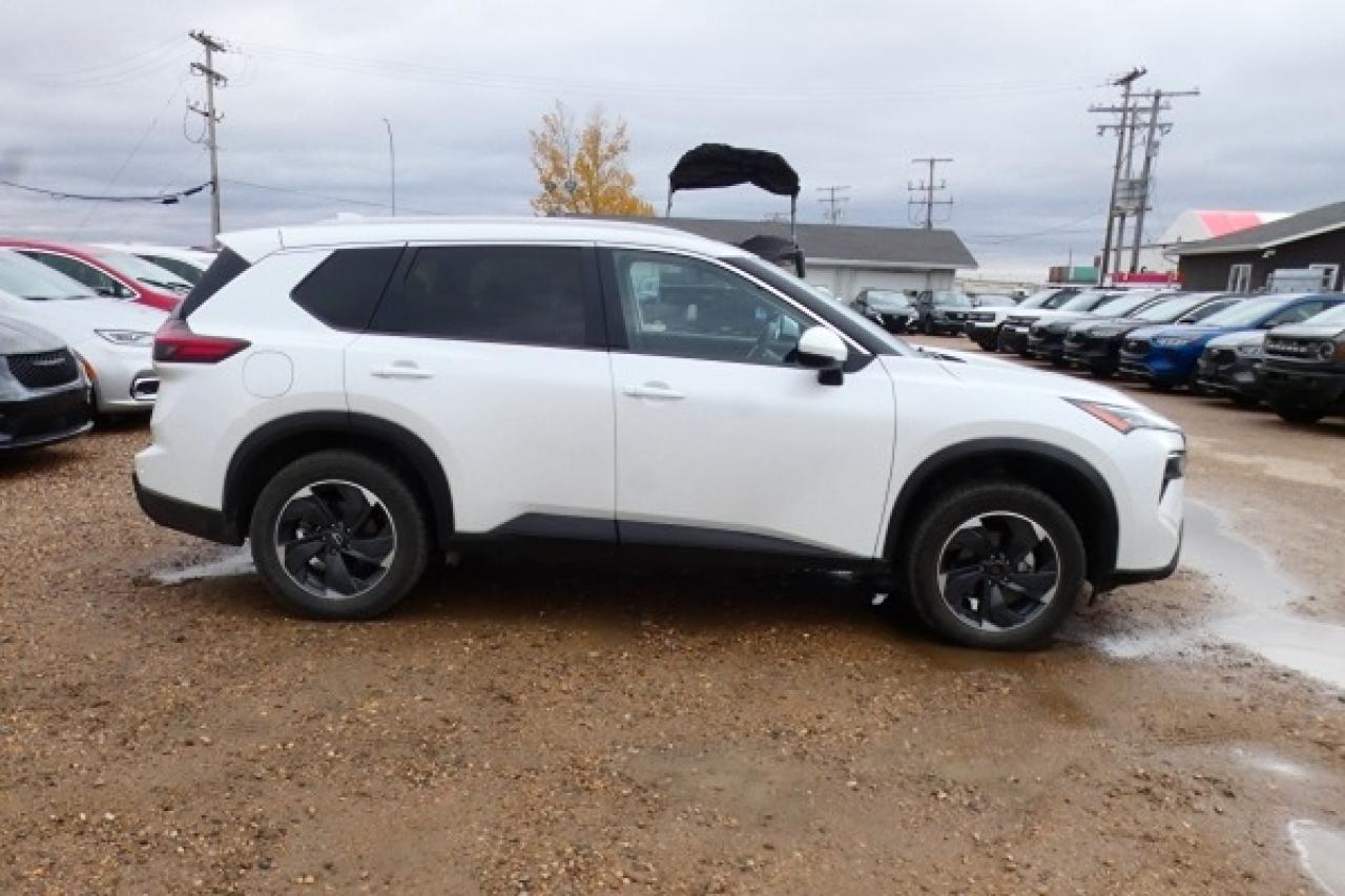 2024 Nissan Rogue SV AWD w/Htd cloth, moonroof, BUC - Photo #5