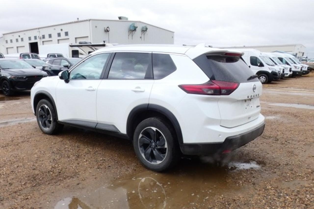 2024 Nissan Rogue SV AWD w/Htd cloth, moonroof, BUC - Photo #8