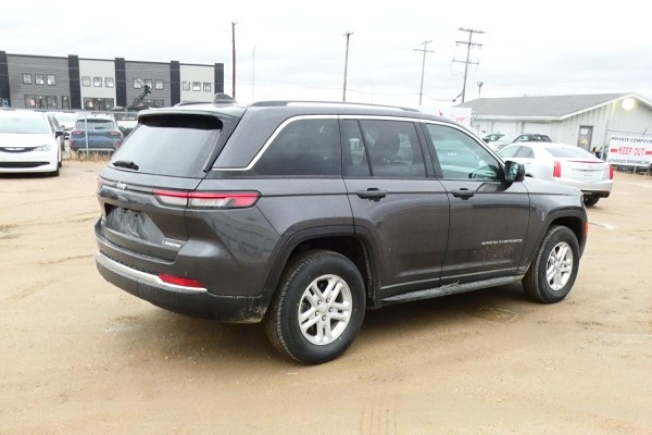 2023 Jeep Grand Cherokee Laredo 4x4 w/Htd cloth, S/R, BUC - Photo #6