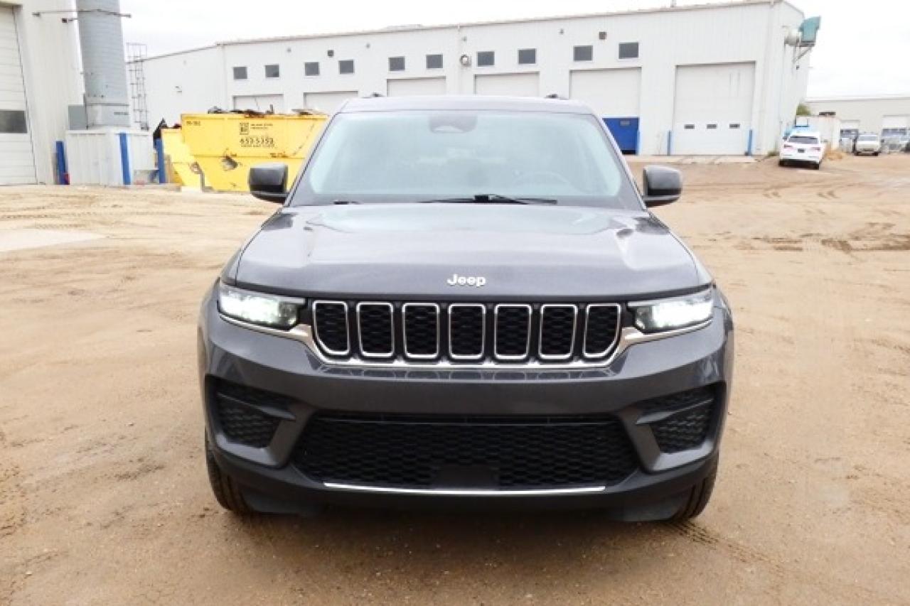 2023 Jeep Grand Cherokee Laredo 4x4 w/Htd cloth, S/R, BUC - Photo #3