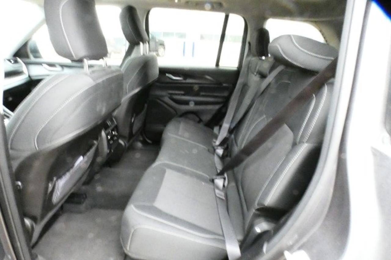 2023 Jeep Grand Cherokee Laredo 4x4 w/Htd cloth, S/R, BUC - Photo #10