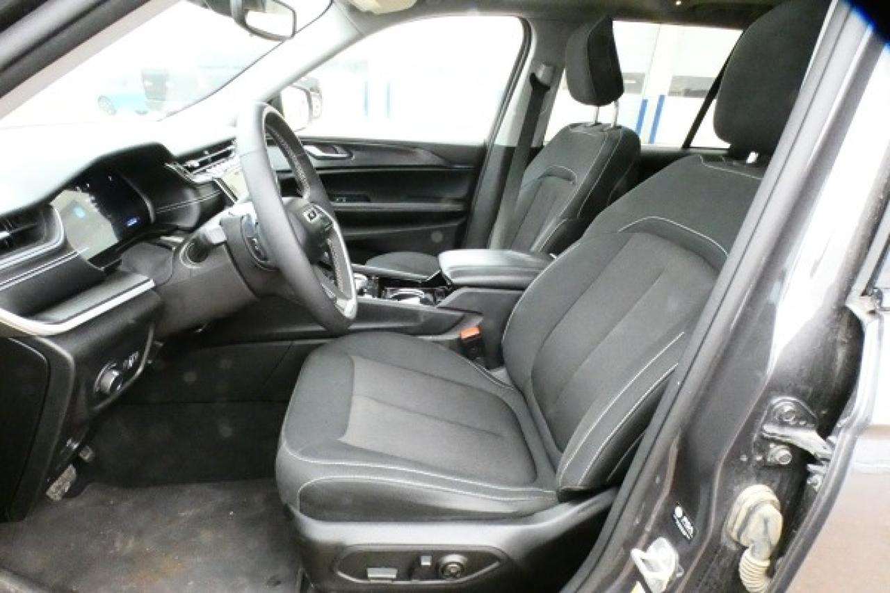 2023 Jeep Grand Cherokee Laredo 4x4 w/Htd cloth, S/R, BUC - Photo #11