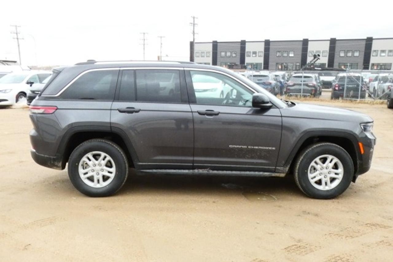 2023 Jeep Grand Cherokee Laredo 4x4 w/Htd cloth, S/R, BUC - Photo #5