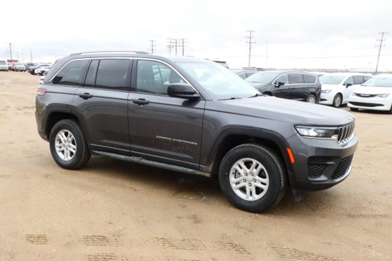 2023 Jeep Grand Cherokee Laredo 4x4 w/Htd cloth, S/R, BUC - Photo #4