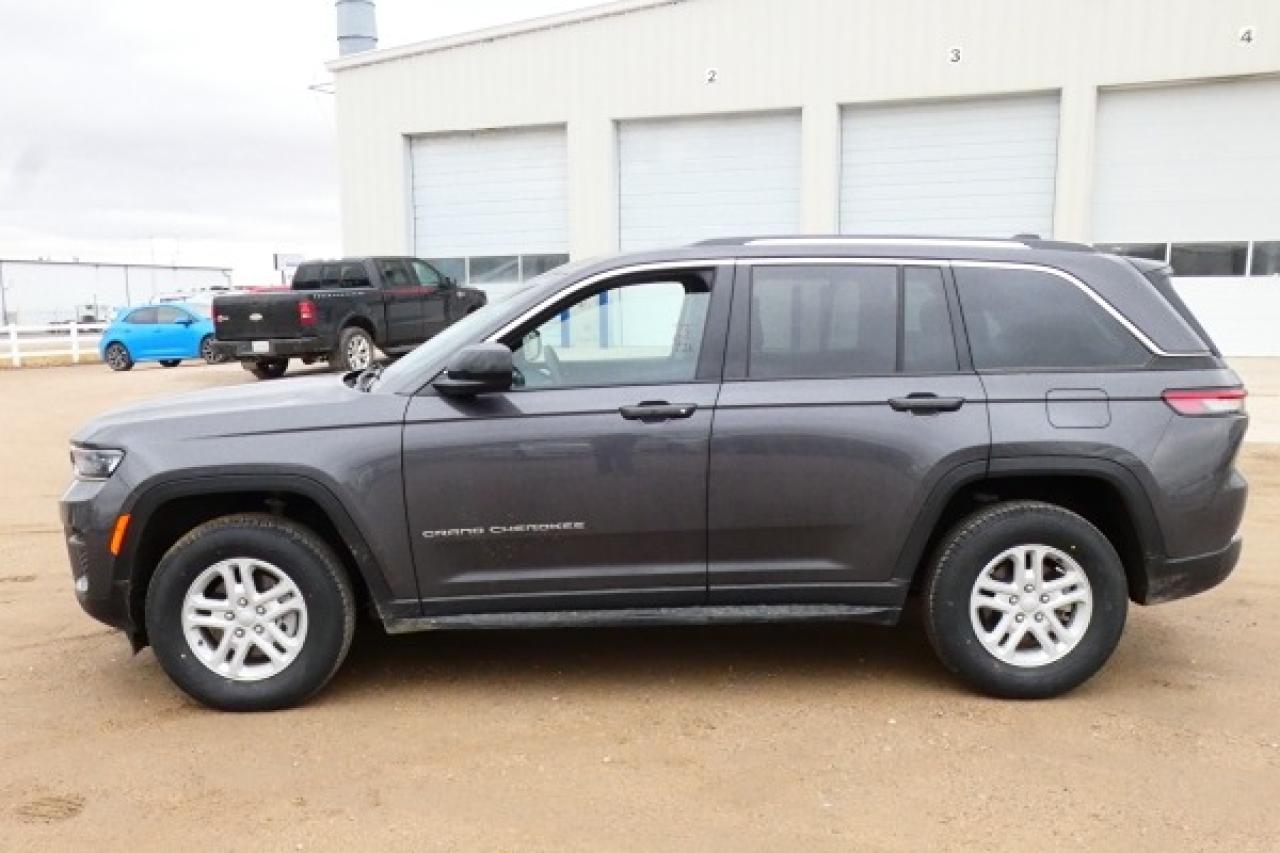 2023 Jeep Grand Cherokee Laredo 4x4 w/Htd cloth, S/R, BUC - Photo #1