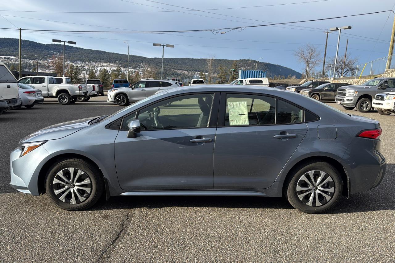 2026 Toyota Corolla LE Photo3