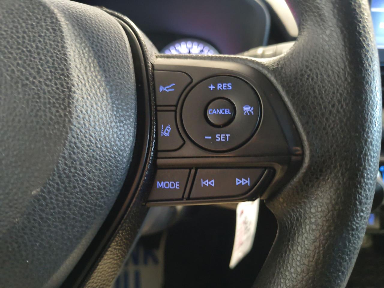 2021 Toyota RAV4 LE Photo0