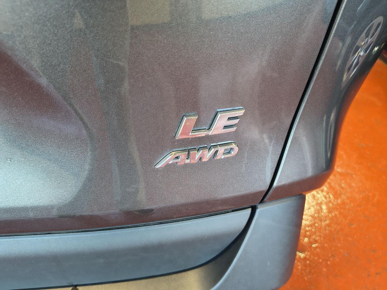 2021 Toyota RAV4 LE Photo0