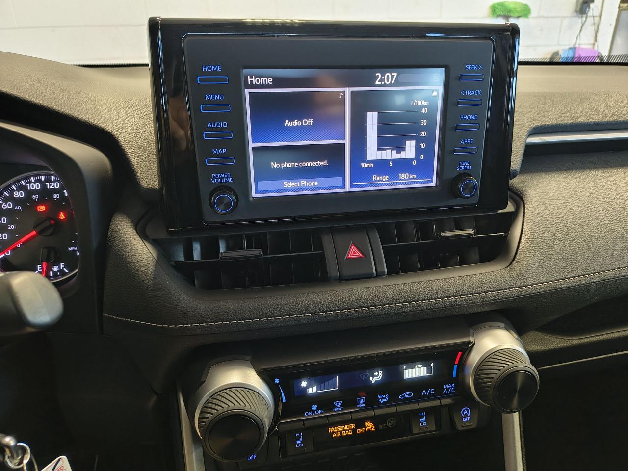 2021 Toyota RAV4 LE Photo0