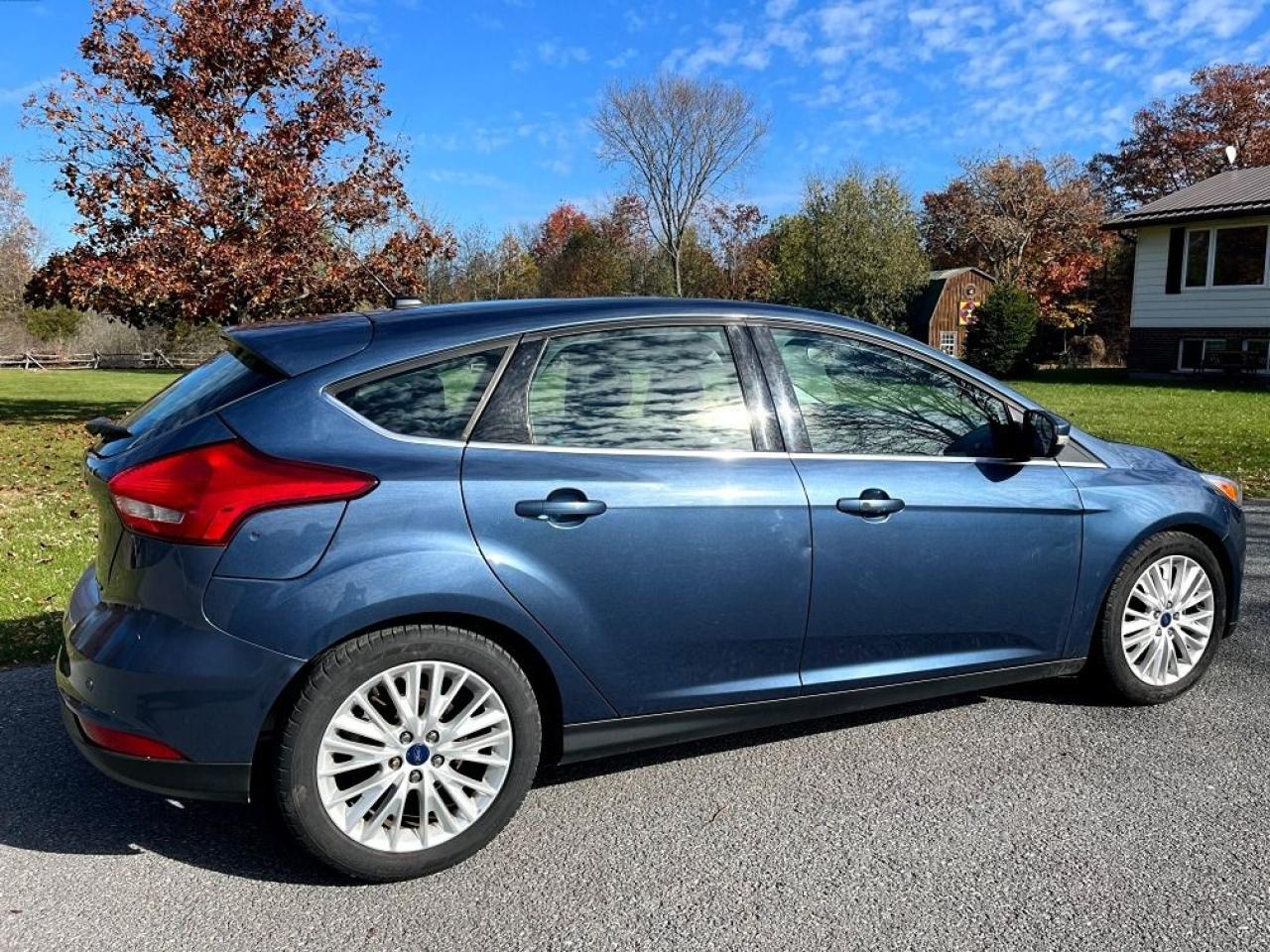 2018 Ford Focus Titanium Photo3