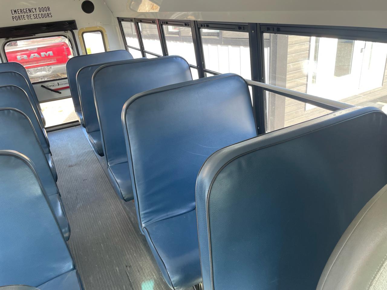 2012 GMC Savana Passenger Van Photo11