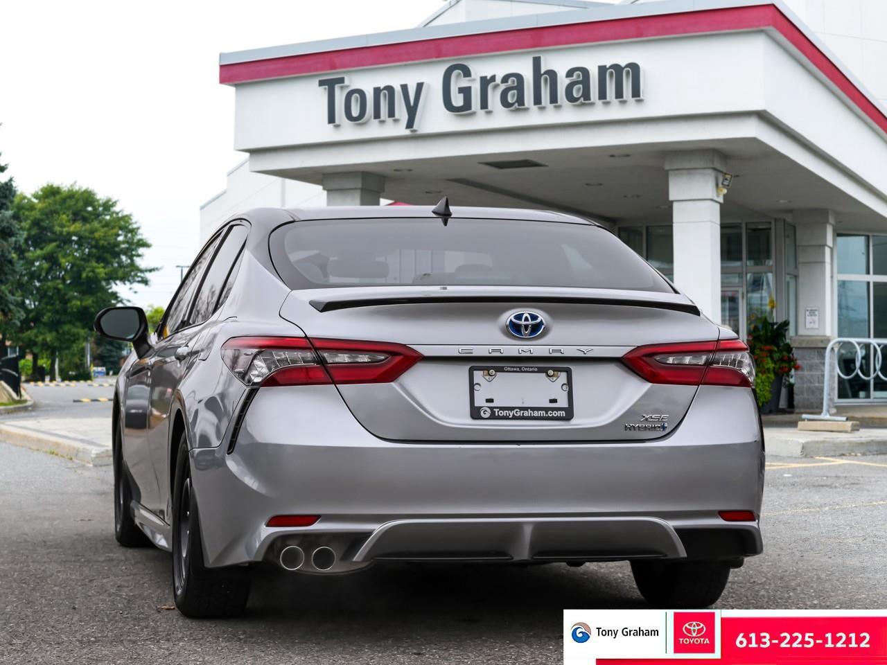 2021 Toyota Camry Hybrid XSE Photo2