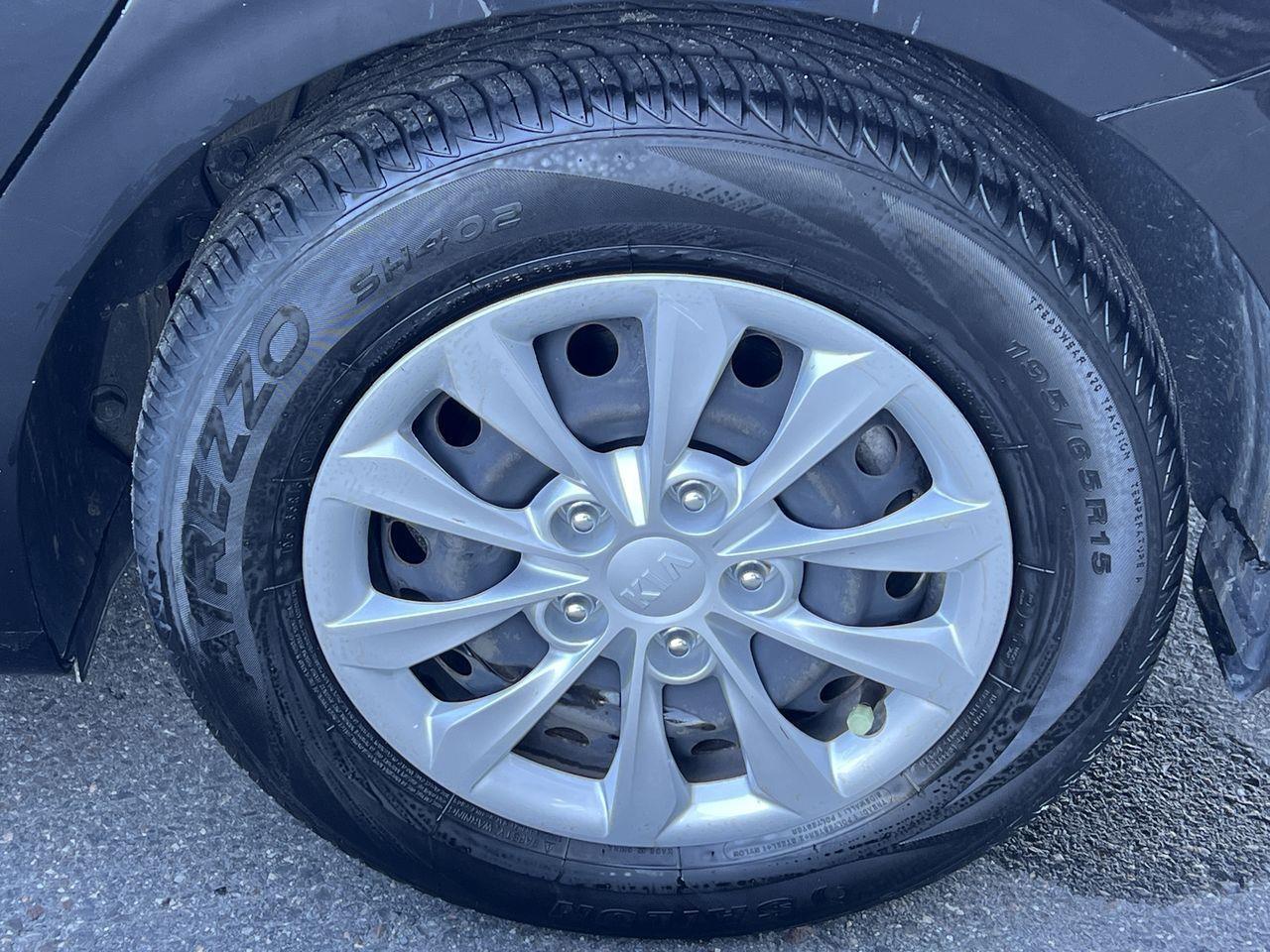 2021 Kia Forte LX FRONT WHEEL DRIVE, HEATED FRONT SEATS, BACK UP CAMERA!! Photo